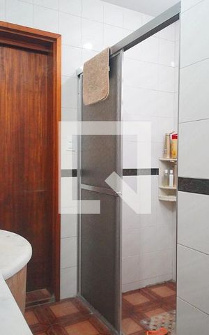 Casa à venda com 230m², 4 quartos e 3 vagas Casa à venda com 230m², 4 quartos e 3 vagasBanheiro 2