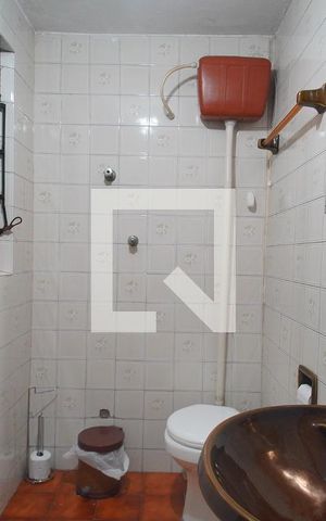 Casa à venda com 230m², 4 quartos e 3 vagas Casa à venda com 230m², 4 quartos e 3 vagasBanheiro