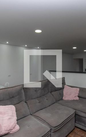 Casa à venda com 200m², 4 quartos e 2 vagas Casa à venda com 200m², 4 quartos e 2 vagasSala