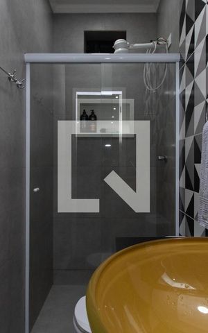 Casa à venda com 200m², 4 quartos e 2 vagas Casa à venda com 200m², 4 quartos e 2 vagasBanheiro Social