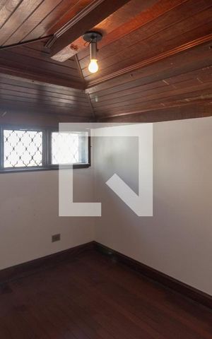 Casa à venda com 570m², 4 quartos e 4 vagas Casa à venda com 570m², 4 quartos e 4 vagasQuarto 5