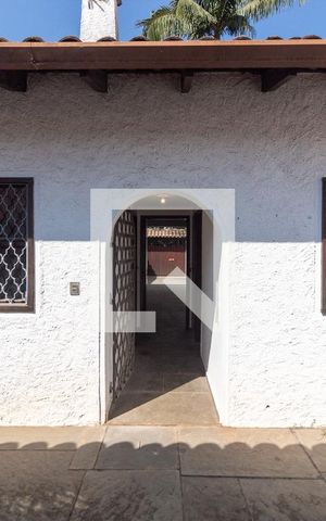 Casa à venda com 570m², 4 quartos e 4 vagas Casa à venda com 570m², 4 quartos e 4 vagasQuintal