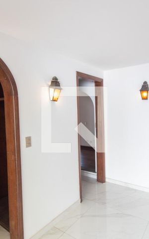 Casa à venda com 570m², 4 quartos e 4 vagas Casa à venda com 570m², 4 quartos e 4 vagasHall de Distribuição