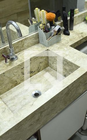 Apartamento para alugar com 61m², 2 quartos e 1 vagaBanheiro