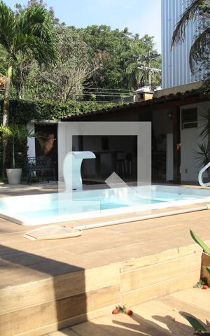 Casa à venda com 700m², 4 quartos e 4 vagasQuintal - Piscina