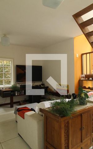 Casa à venda com 700m², 4 quartos e 4 vagasSala