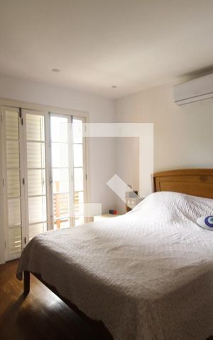 Casa à venda com 700m², 4 quartos e 4 vagasSuíte