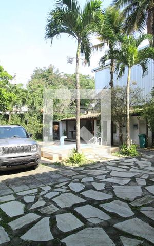 Casa à venda com 700m², 4 quartos e 4 vagasQuintal