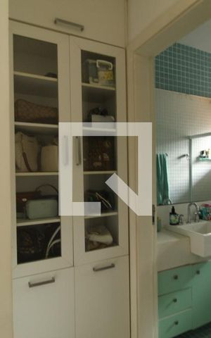Casa à venda com 700m², 4 quartos e 4 vagasBanheiro social - Corredor