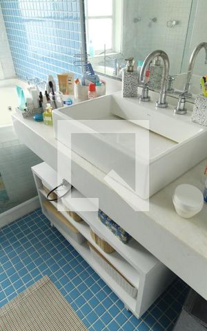 Casa à venda com 700m², 4 quartos e 4 vagasBanheiro da suíte 