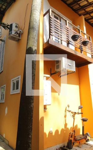 Casa à venda com 700m², 4 quartos e 4 vagasFundos da casa