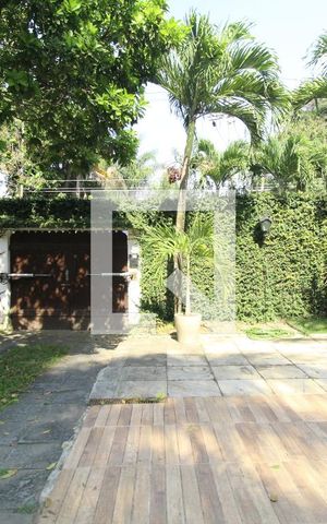 Casa à venda com 700m², 4 quartos e 4 vagasQuintal