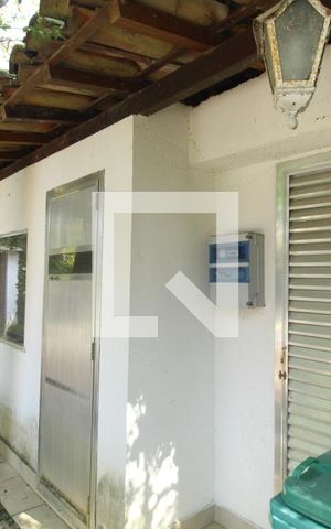 Casa à venda com 700m², 4 quartos e 4 vagasQuintal - Sauna, banheiro e casa das máquinas da piscina 