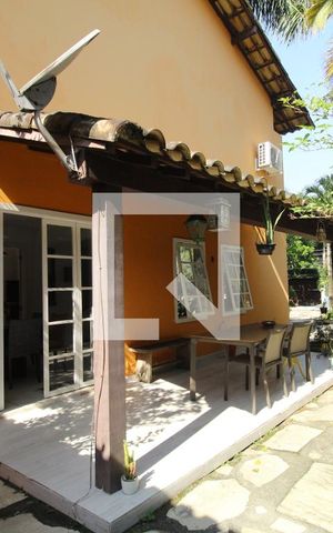 Casa à venda com 700m², 4 quartos e 4 vagasVaranda da lateral direita da casa