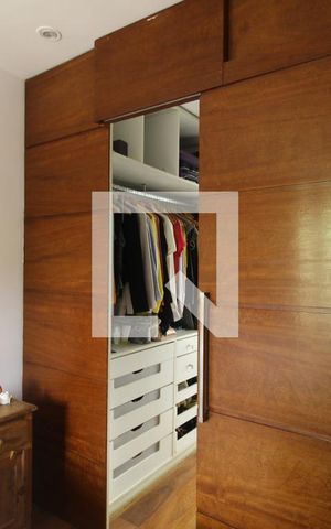 Casa à venda com 700m², 4 quartos e 4 vagasSuíte - Closet