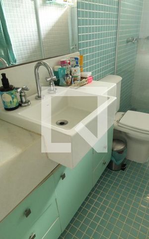 Casa à venda com 700m², 4 quartos e 4 vagasBanheiro social