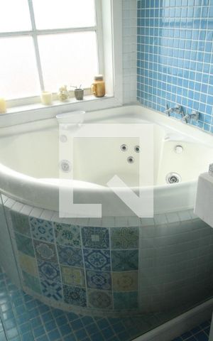 Casa à venda com 700m², 4 quartos e 4 vagasBanheiro da suíte 