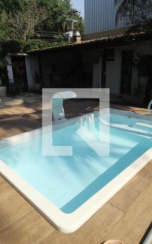 Casa à venda com 700m², 4 quartos e 4 vagasQuintal - Piscina