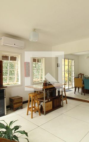Casa à venda com 700m², 4 quartos e 4 vagasSala