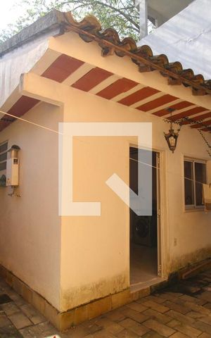 Casa à venda com 700m², 4 quartos e 4 vagasÁrea de Serviço - Pode ser convertido em suíte