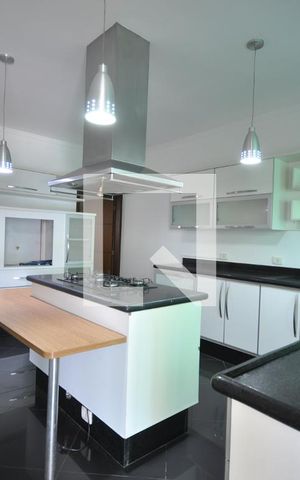 Casa para alugar com 600m², 4 quartos e 4 vagasCozinha