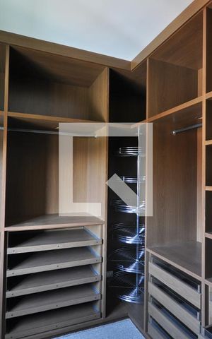 Casa para alugar com 600m², 4 quartos e 4 vagasCloset