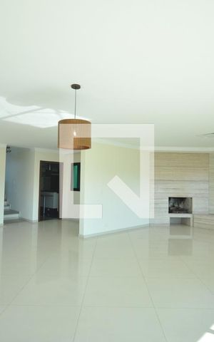 Casa para alugar com 600m², 4 quartos e 4 vagasSala