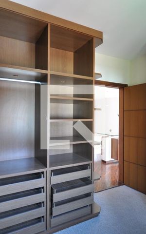 Casa para alugar com 600m², 4 quartos e 4 vagasCloset