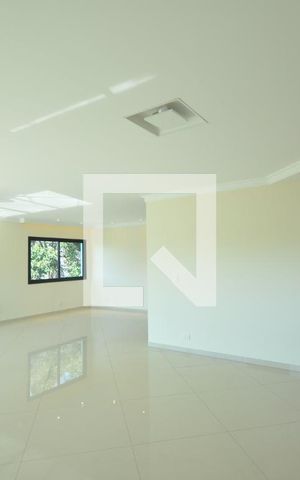 Casa para alugar com 600m², 4 quartos e 4 vagasSala