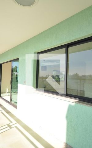 Casa para alugar com 600m², 4 quartos e 4 vagasSacada da Sala