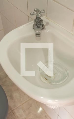 Casa à venda com 99m², 2 quartos e 1 vaga Casa à venda com 99m², 2 quartos e 1 vagaBanheiro de Serviço