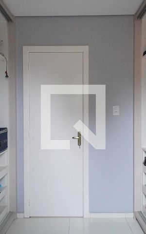 Casa à venda com 220m², 2 quartos e 4 vagas Casa à venda com 220m², 2 quartos e 4 vagasCloset