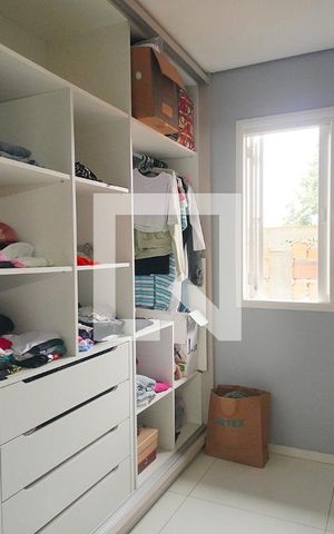 Casa à venda com 220m², 2 quartos e 4 vagas Casa à venda com 220m², 2 quartos e 4 vagasCloset