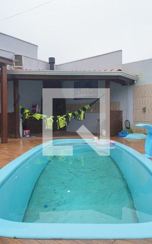Casa à venda com 220m², 2 quartos e 4 vagas Casa à venda com 220m², 2 quartos e 4 vagasPiscina