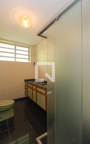 Casa para alugar com 355m², 6 quartos e 4 vagas Casa para alugar com 355m², 6 quartos e 4 vagasBanheiro Social