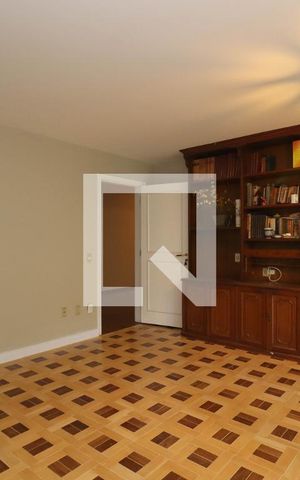 Casa para alugar com 355m², 6 quartos e 4 vagas Casa para alugar com 355m², 6 quartos e 4 vagasSala de TV