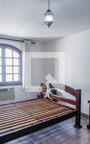Casa à venda com 220m², 3 quartos e 4 vagasQuarto Suíte