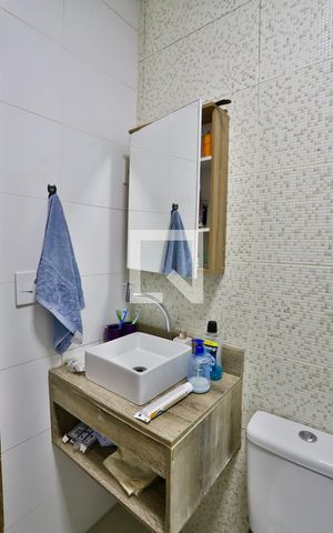 Casa à venda com 120m², 3 quartos e 1 vaga Casa à venda com 120m², 3 quartos e 1 vagaBanheiro