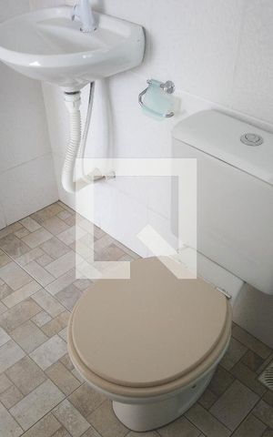 Casa de condomínio para alugar com 140m², 4 quartos e 1 vaga Casa de condomínio para alugar com 140m², 4 quartos e 1 vagaBanheiro da Suíte 2