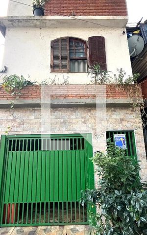 Casa à venda com 120m², 2 quartos e 1 vaga Casa à venda com 120m², 2 quartos e 1 vagaFachada