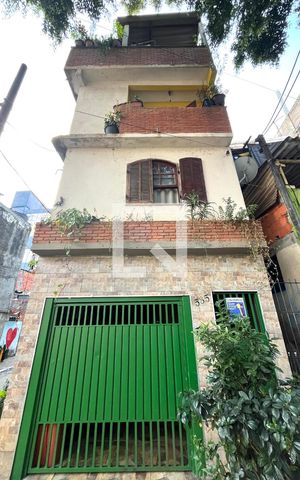 Casa à venda com 120m², 2 quartos e 1 vaga Casa à venda com 120m², 2 quartos e 1 vagaFachada