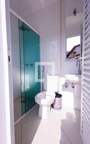Casa de condomínio à venda com 580m², 4 quartos e 4 vagas Casa de condomínio à venda com 580m², 4 quartos e 4 vagasBanheiro