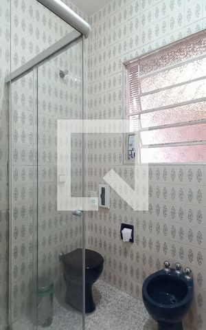Casa à venda com 140m², 4 quartos e 2 vagas Casa à venda com 140m², 4 quartos e 2 vagasBanheiro
