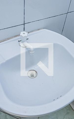 Casa para alugar com 75m², 2 quartos e 1 vaga Casa para alugar com 75m², 2 quartos e 1 vagaBanheiro Social
