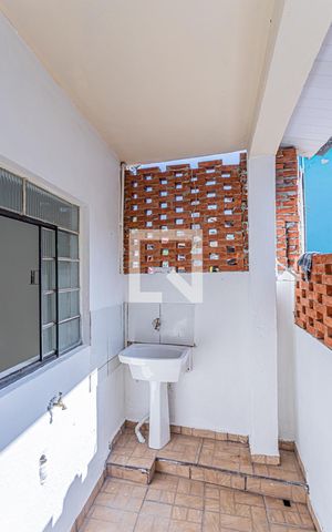 Casa para alugar com 75m², 2 quartos e 1 vaga Casa para alugar com 75m², 2 quartos e 1 vagaÁrea de serviço e quintal