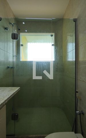 Casa de condomínio à venda com 250m², 4 quartos e 2 vagasBanheiro da Suíte