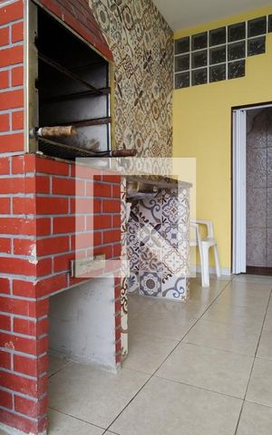 Casa de condomínio à venda com 250m², 4 quartos e 2 vagas Casa de condomínio à venda com 250m², 4 quartos e 2 vagasChurrasqueira