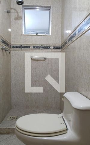 Casa de condomínio à venda com 250m², 4 quartos e 2 vagas Casa de condomínio à venda com 250m², 4 quartos e 2 vagasBanheiro da Suíte