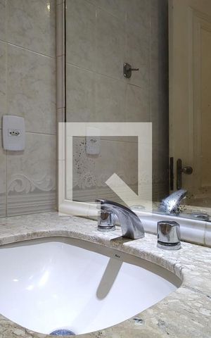 Casa de condomínio à venda com 250m², 4 quartos e 2 vagas Casa de condomínio à venda com 250m², 4 quartos e 2 vagasBanheiro Social