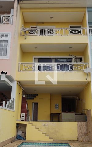 Casa de condomínio à venda com 250m², 4 quartos e 2 vagasFachada